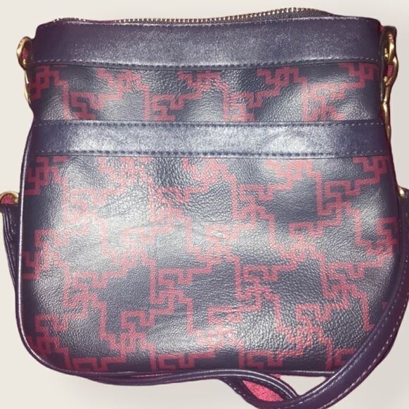Cute Merona Navy and Red Crossbody! - Picture 3 of 8